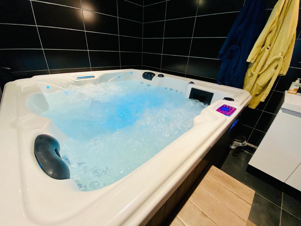 Escapade Romantique - Jacuzzi Et Parking Prive - 002 Leilighet Rouen Eksteriør bilde