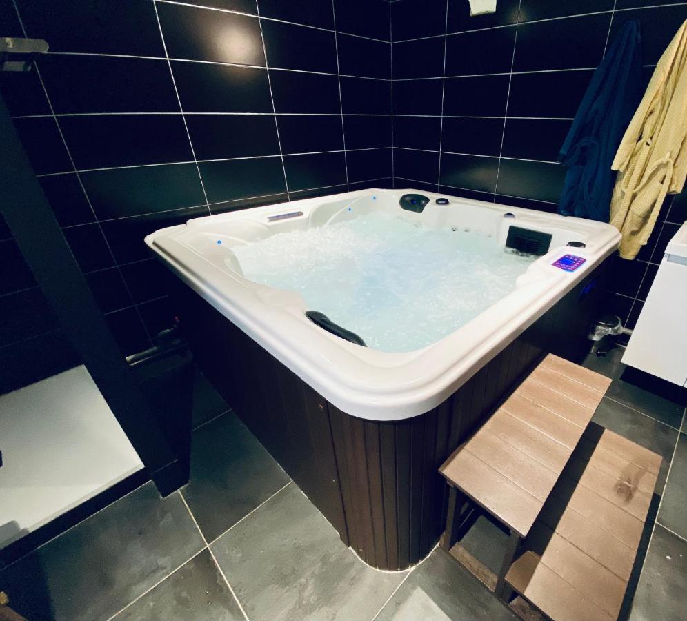 Escapade Romantique - Jacuzzi Et Parking Prive - 002 Leilighet Rouen Eksteriør bilde