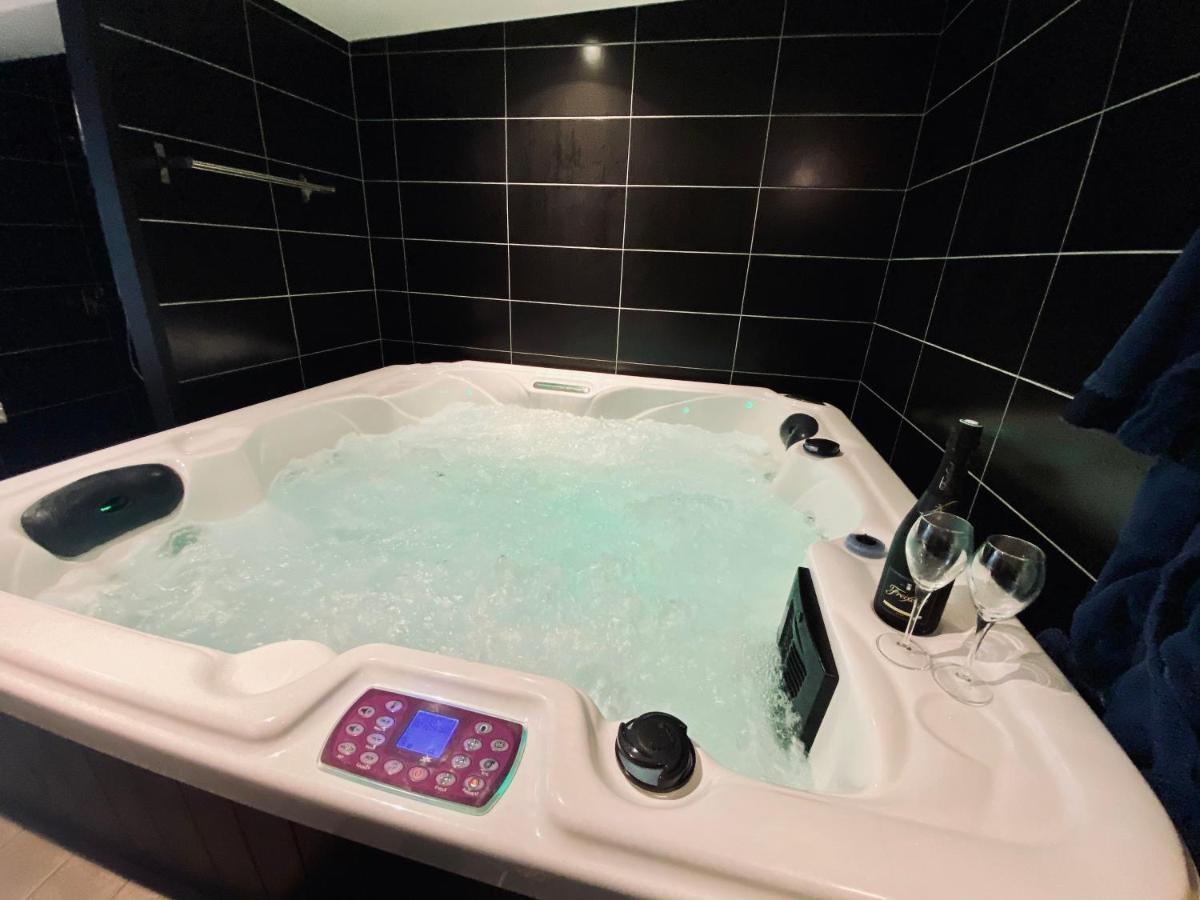 Escapade Romantique - Jacuzzi Et Parking Prive - 002 Leilighet Rouen Eksteriør bilde