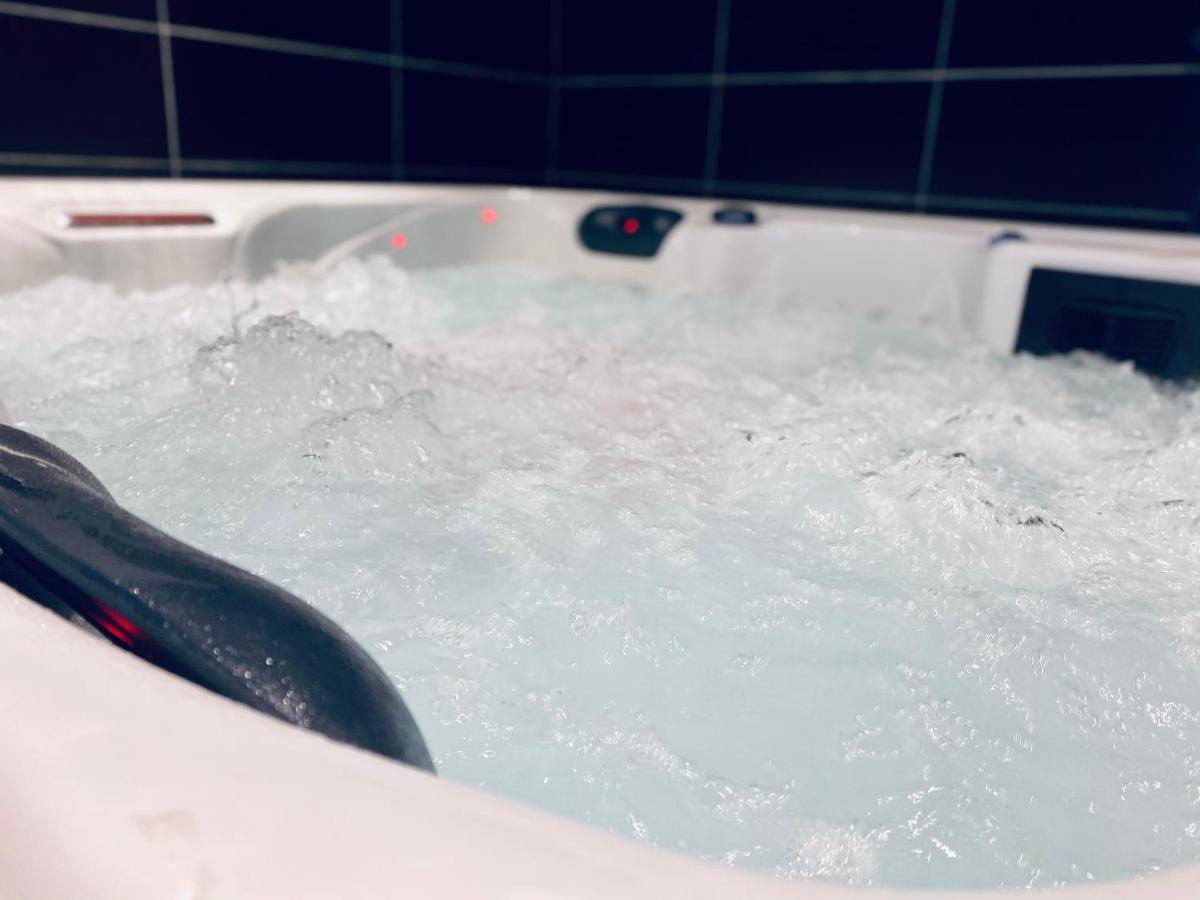 Escapade Romantique - Jacuzzi Et Parking Prive - 002 Leilighet Rouen Eksteriør bilde